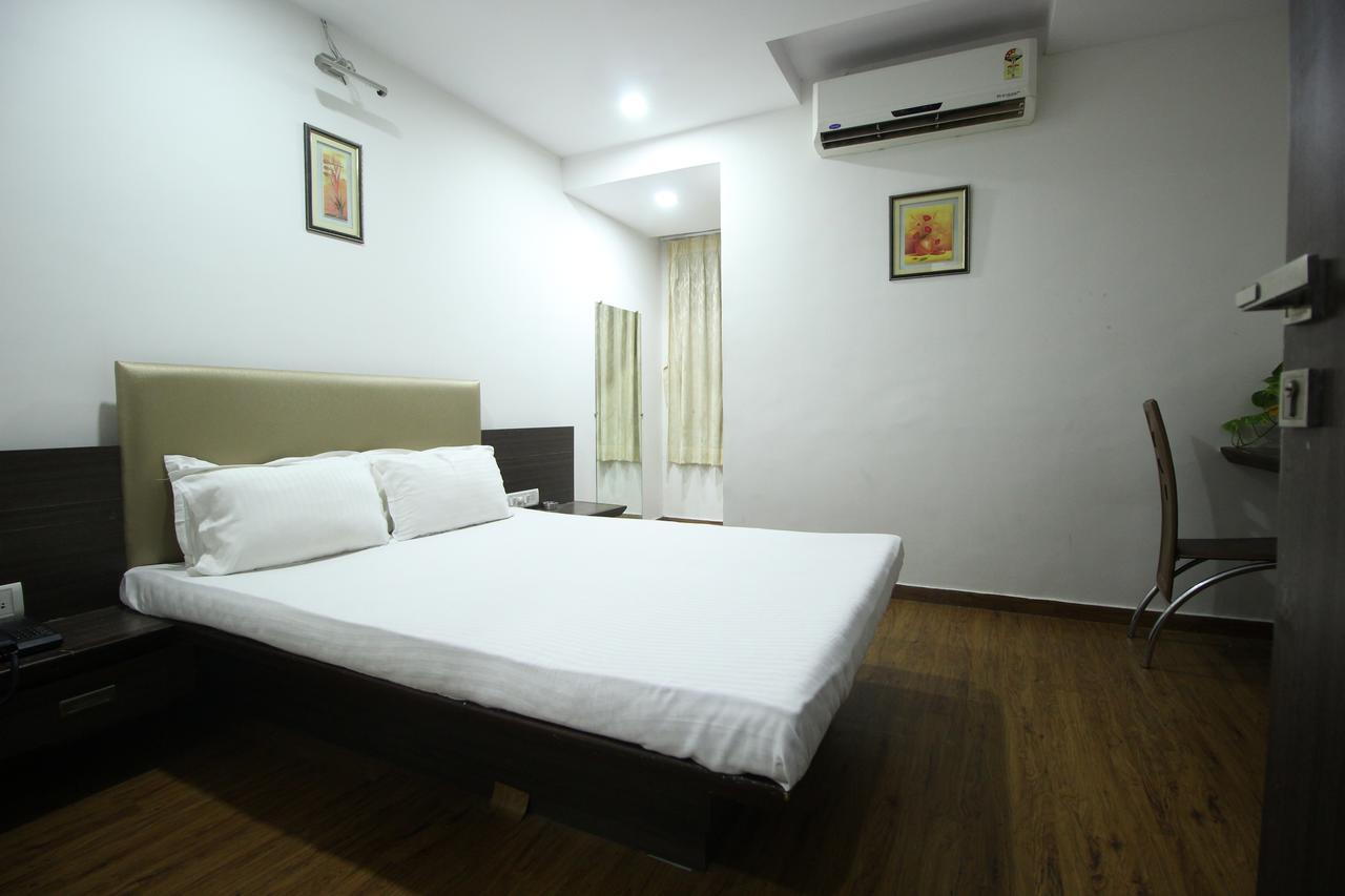 New Rajdhani Hotel วาโดดารา ภายนอก รูปภาพ