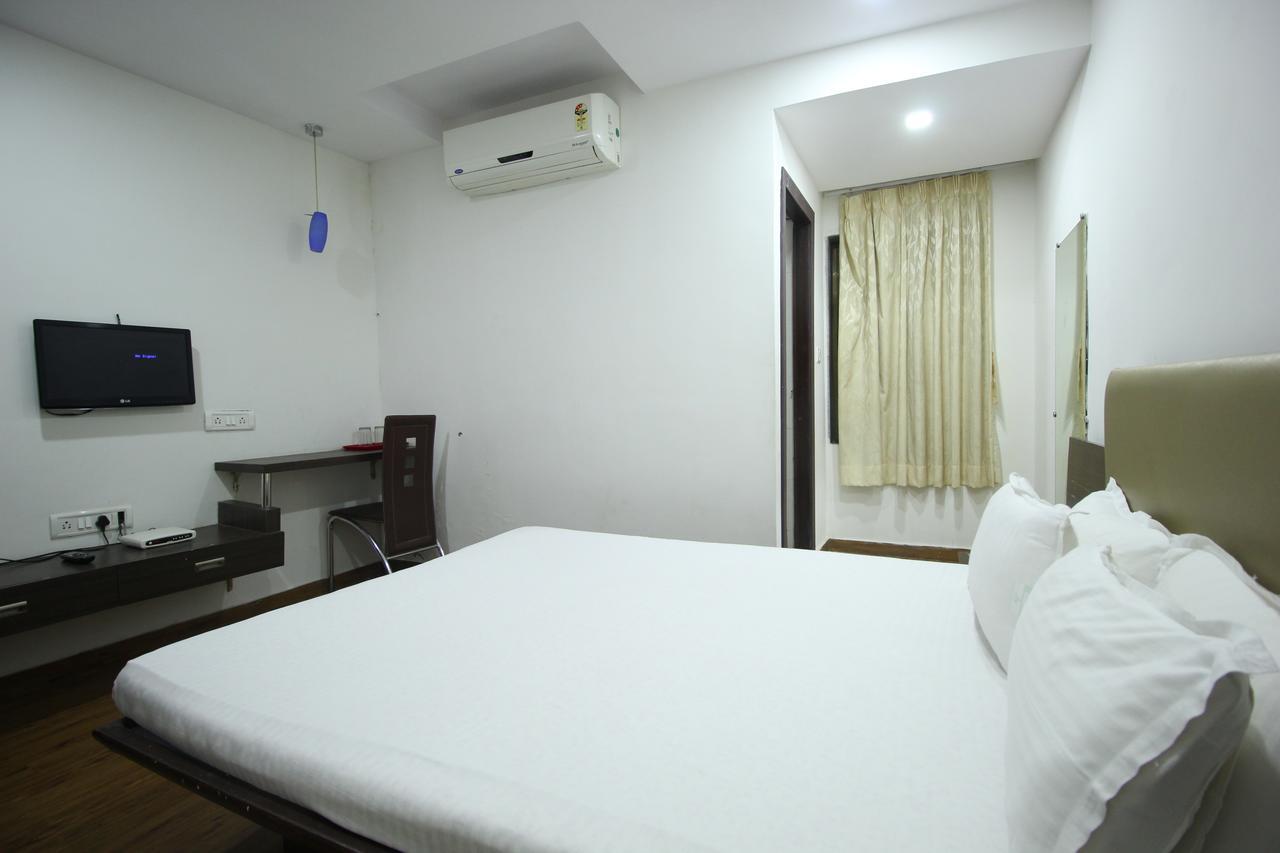 New Rajdhani Hotel วาโดดารา ภายนอก รูปภาพ