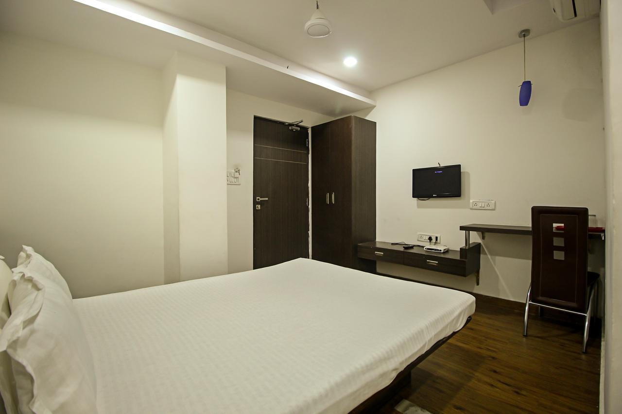 New Rajdhani Hotel วาโดดารา ภายนอก รูปภาพ