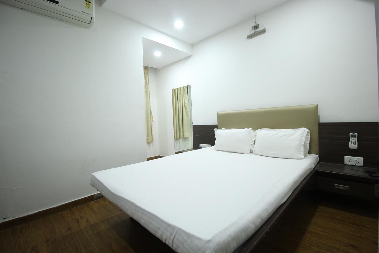 New Rajdhani Hotel วาโดดารา ภายนอก รูปภาพ