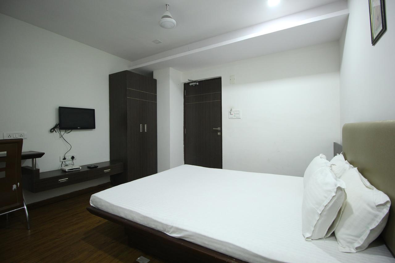 New Rajdhani Hotel วาโดดารา ภายนอก รูปภาพ